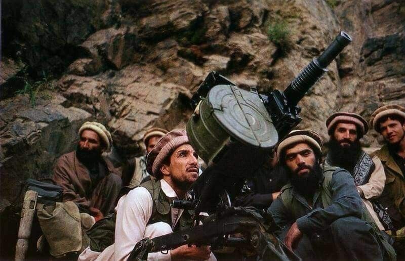 Амад Шах Масуд в горах с моджахедами