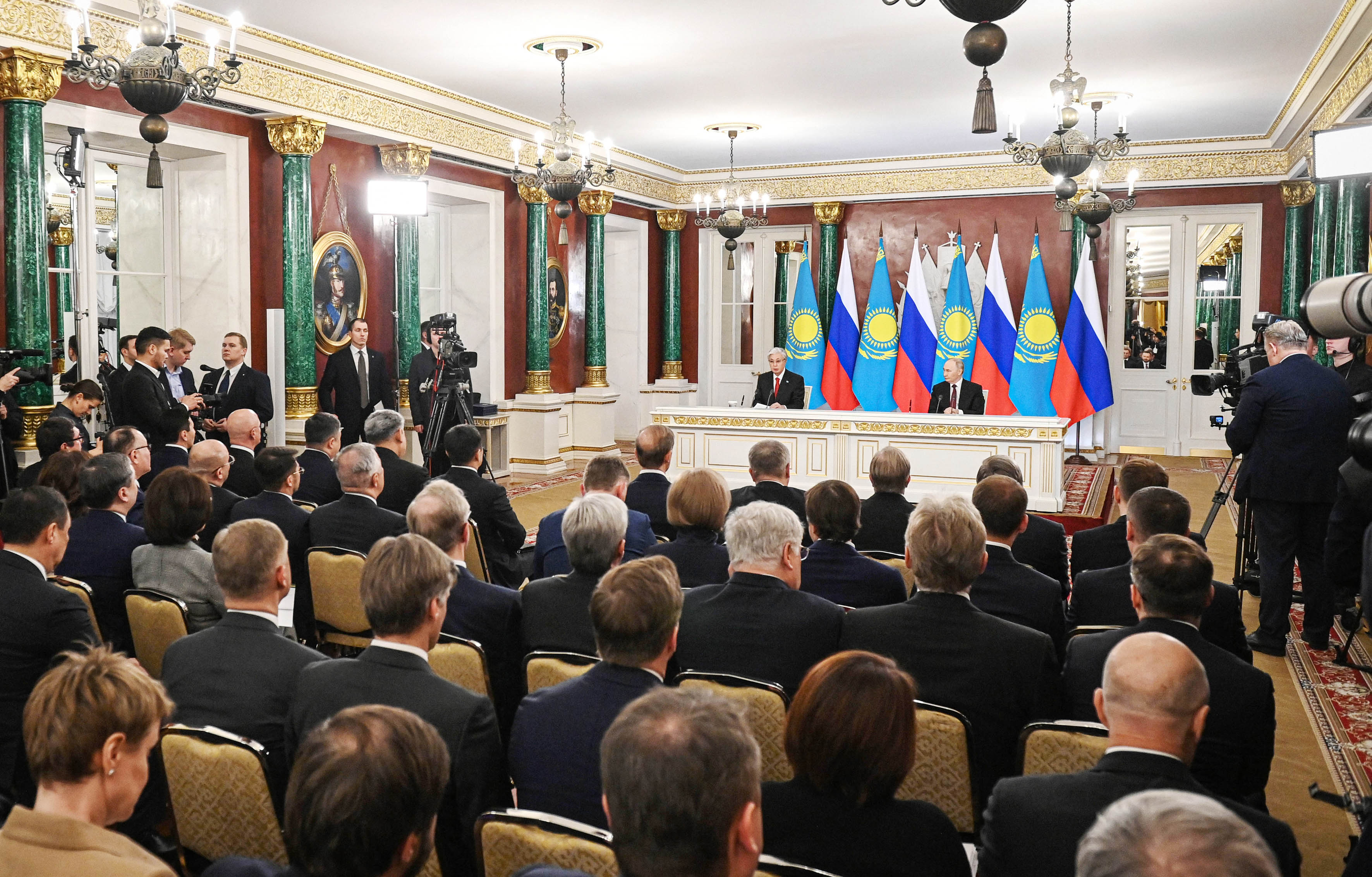 Гл. 1 3 86 Визит Президента в РФ фото